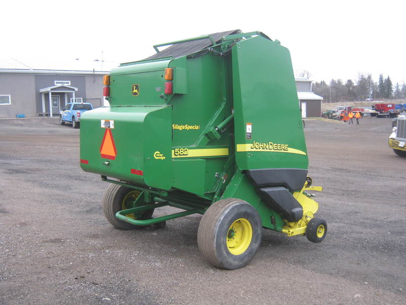 Hay Equipment  John Deere 582 SS Round Baler Photo